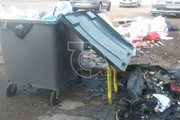 El vandalismo calcina un contenedor en Las Huesas (Telde)/TA.